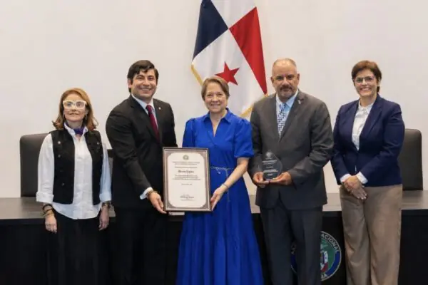 Mónica kupfer reconocimiento por la AN noticias